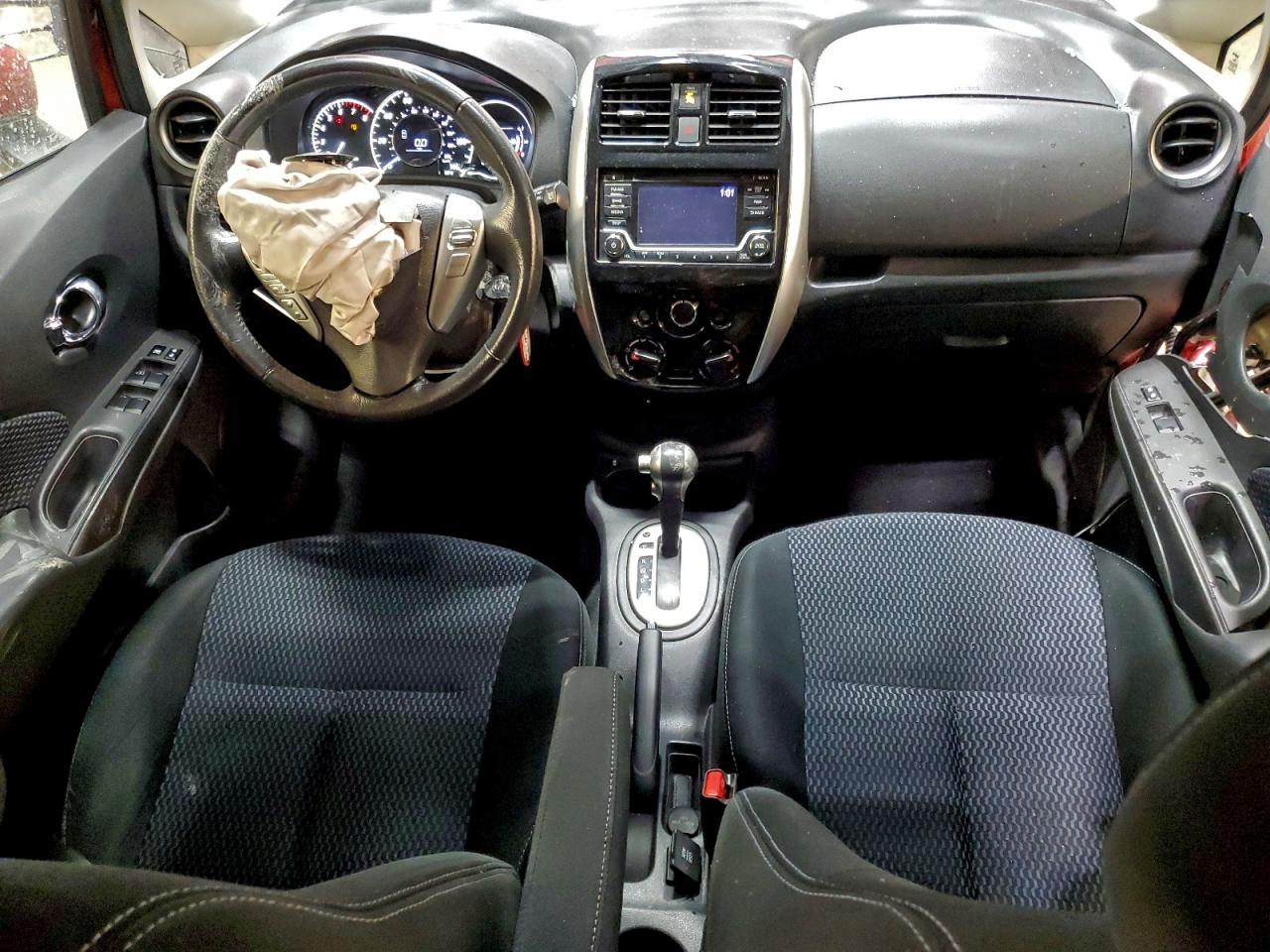 Nissan Versa S Image 8