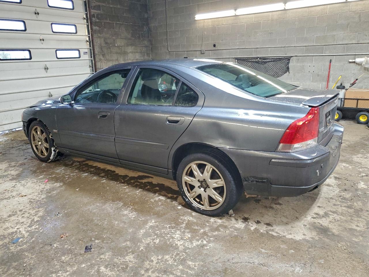 Volvo S60 2.5t Image 2