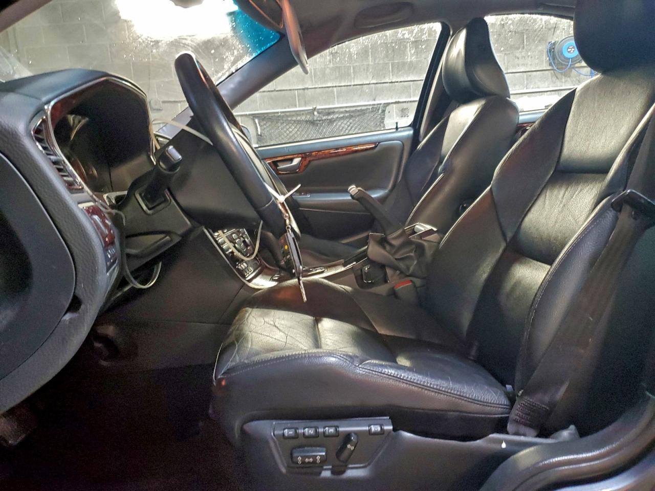 Volvo S60 2.5t Image 3