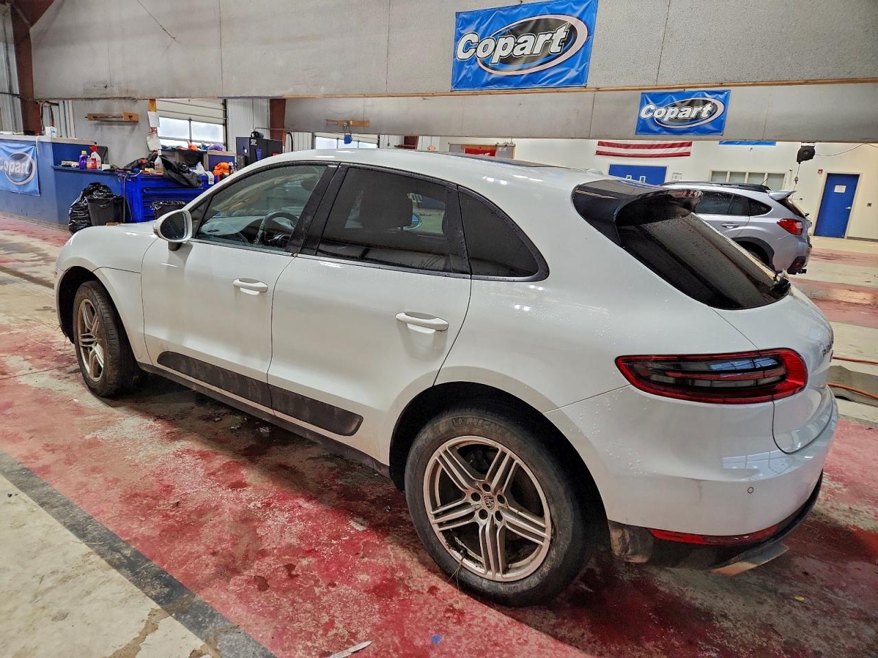 Porsche Macan Image 2