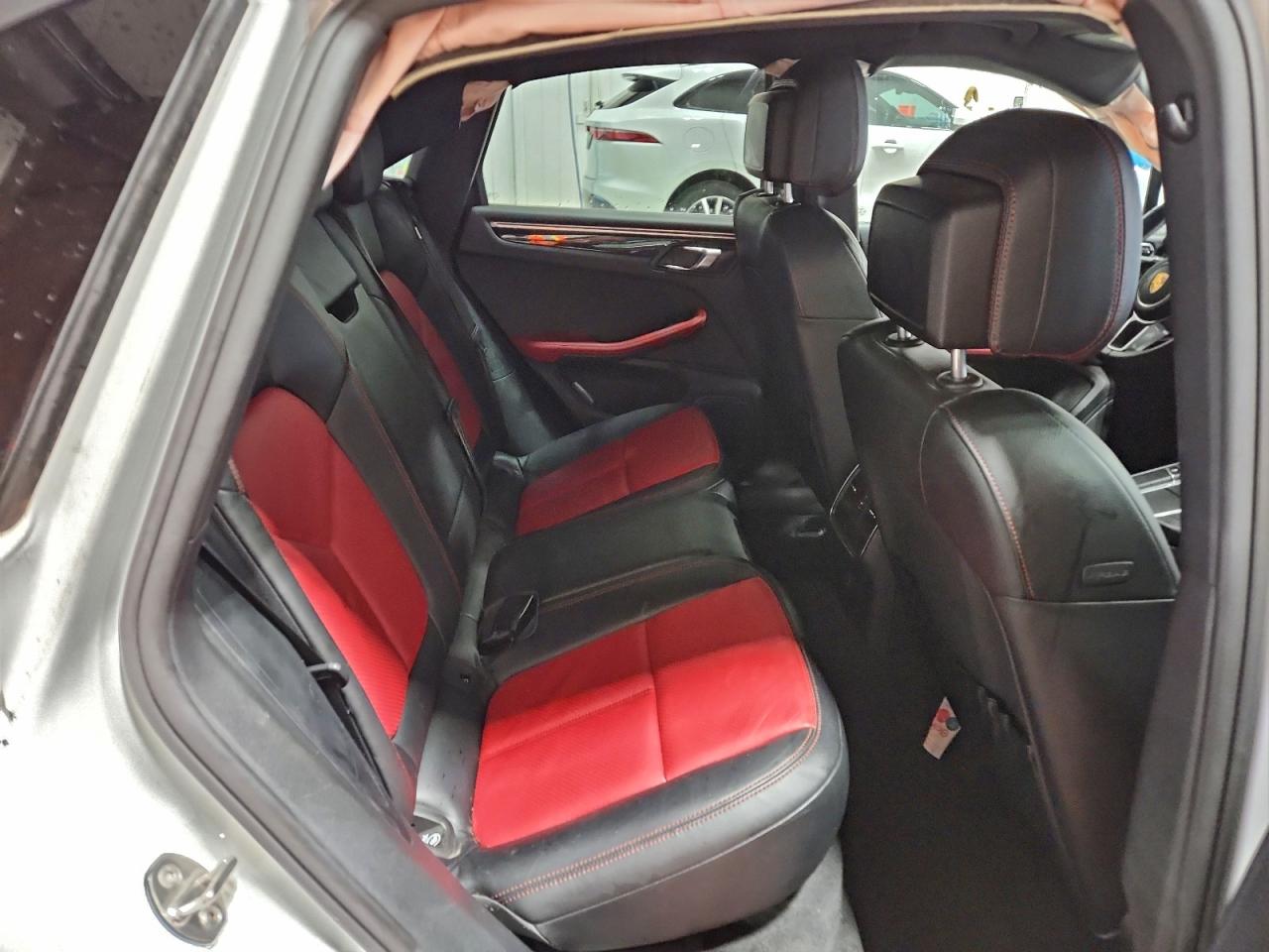 Porsche Macan Image 12