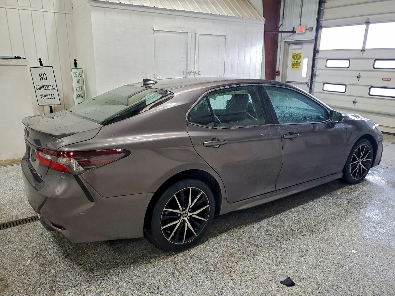 Toyota Camry Se Image 5
