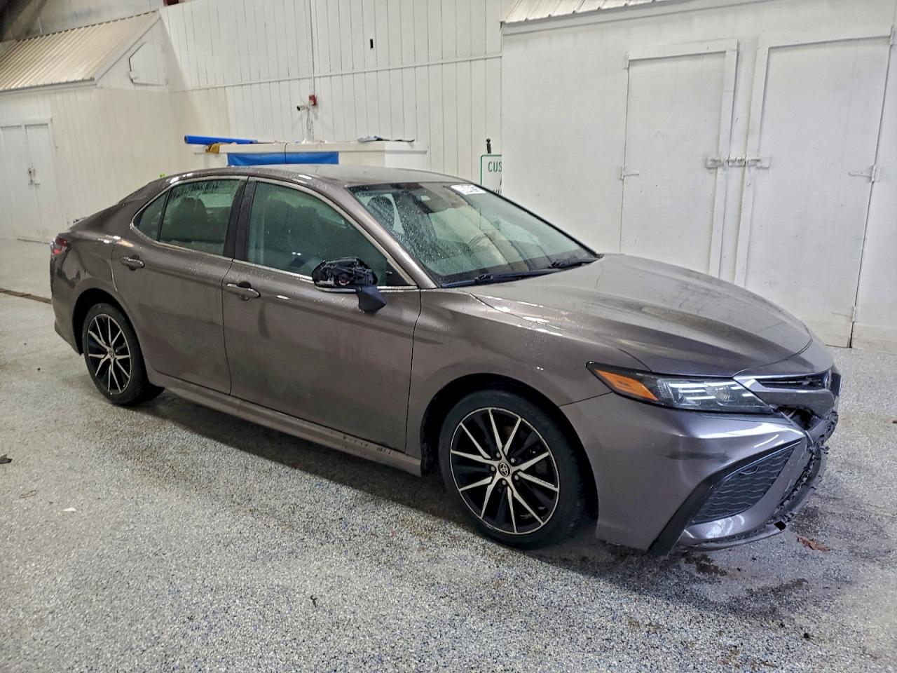 Toyota Camry Se Image 3