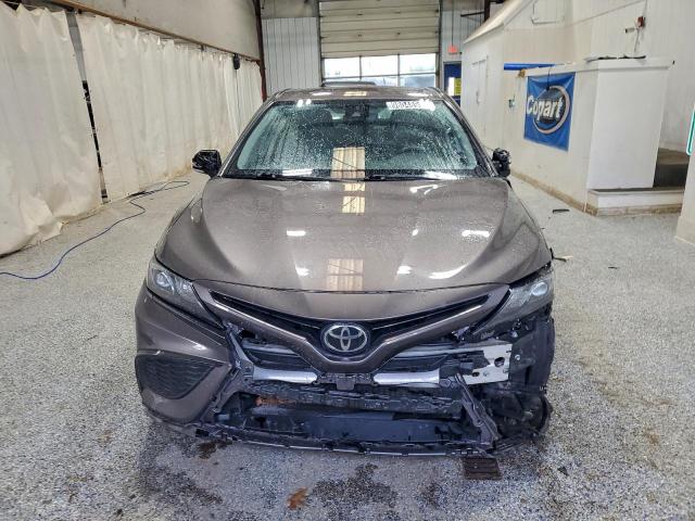 Toyota Camry Se Image 6