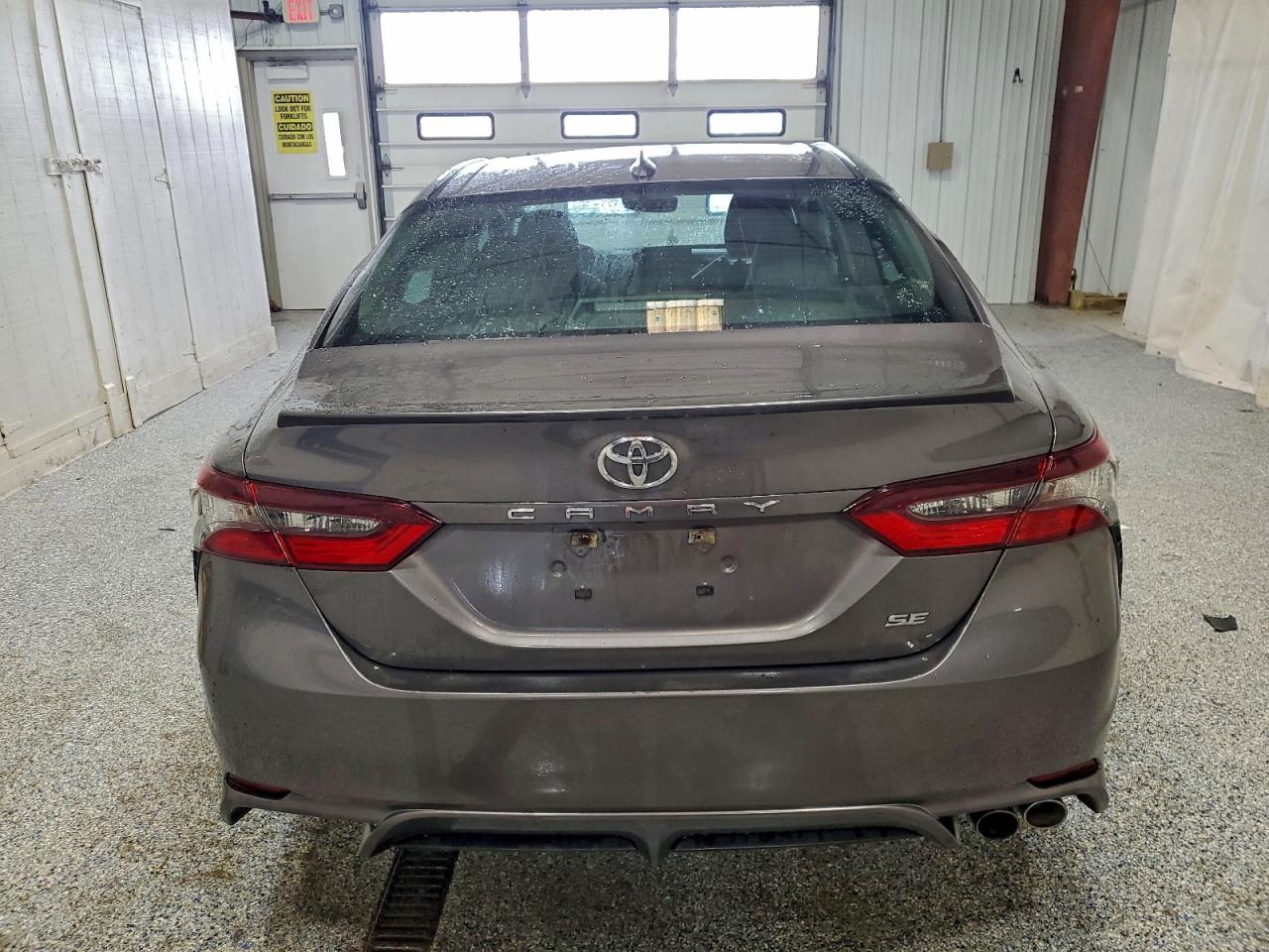 Toyota Camry Se Image 8