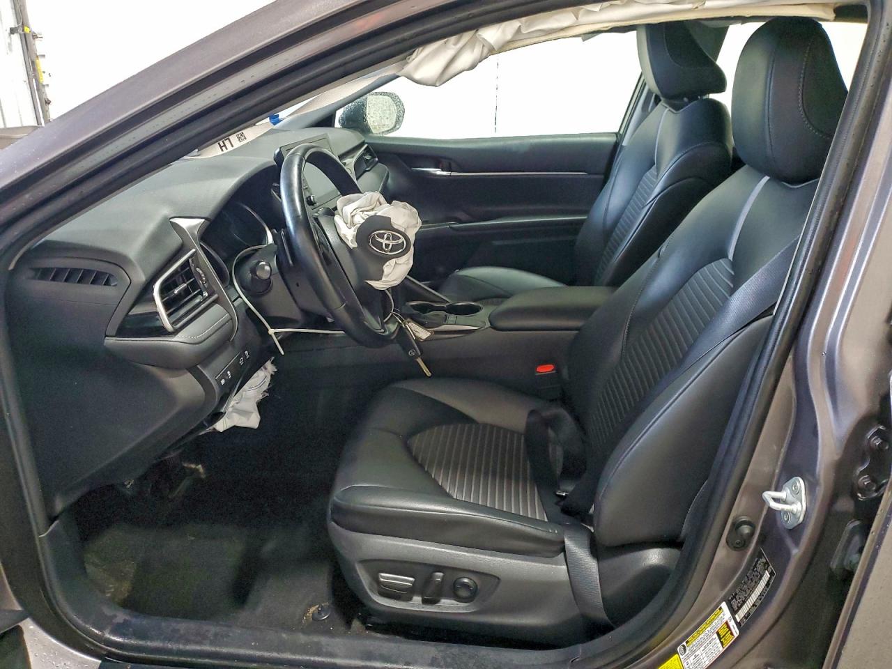 Toyota Camry Se Image 7