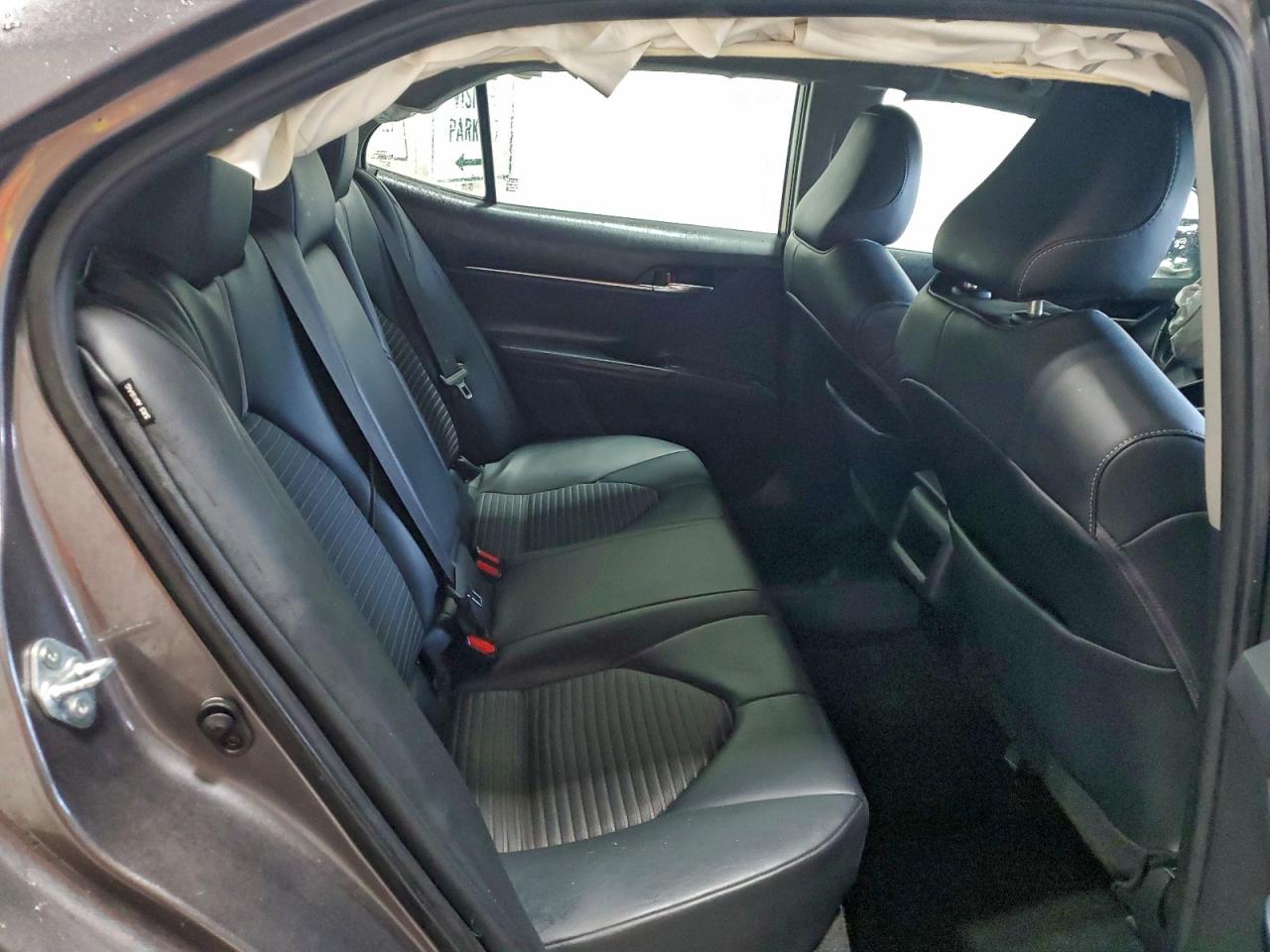 Toyota Camry Se Image 11