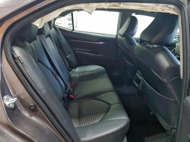 Toyota Camry Se Image 11