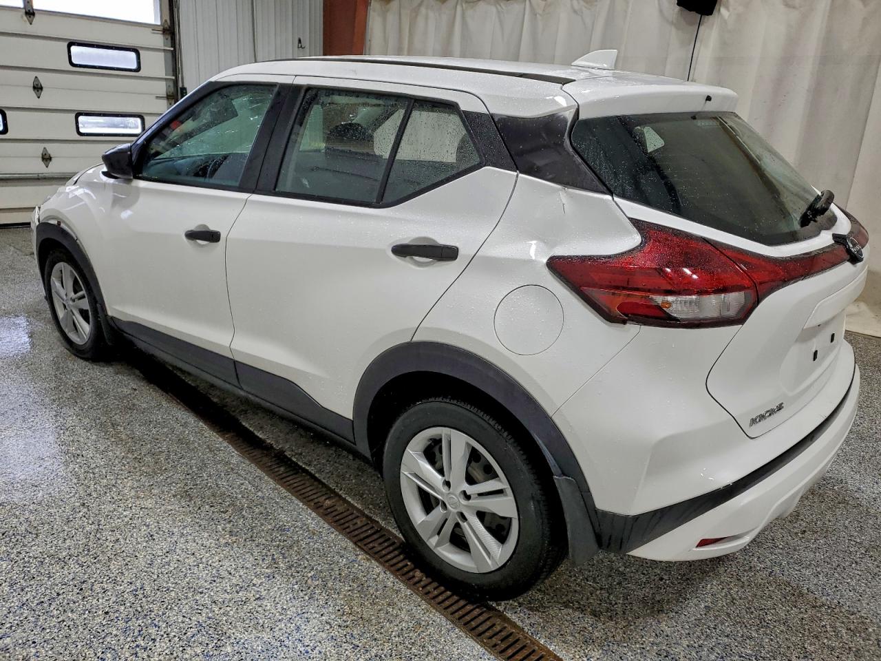 Nissan Kicks S Image 2