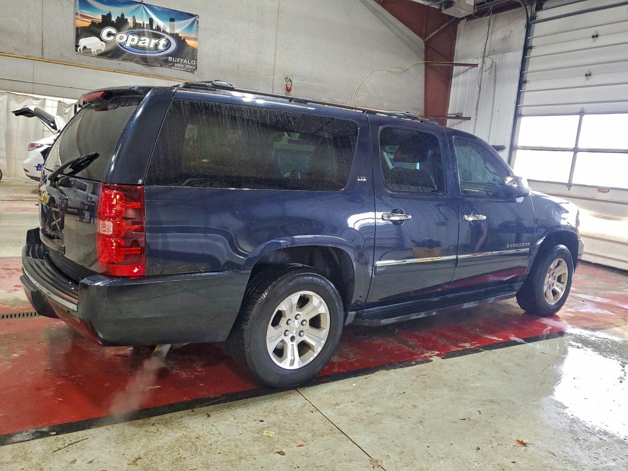 Chevrolet Suburban K1500 Ltz Image 2