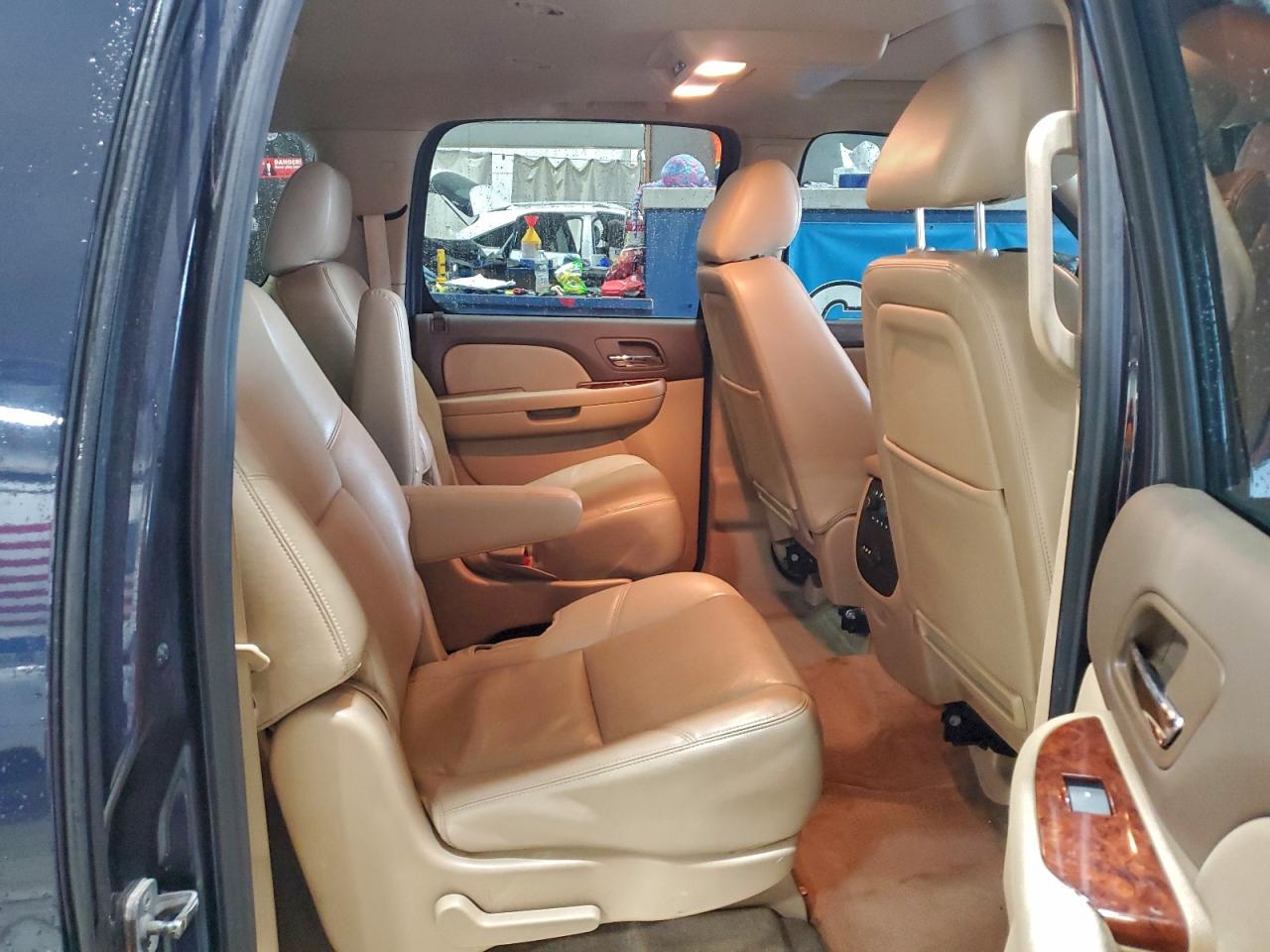 Chevrolet Suburban K1500 Ltz Image 9