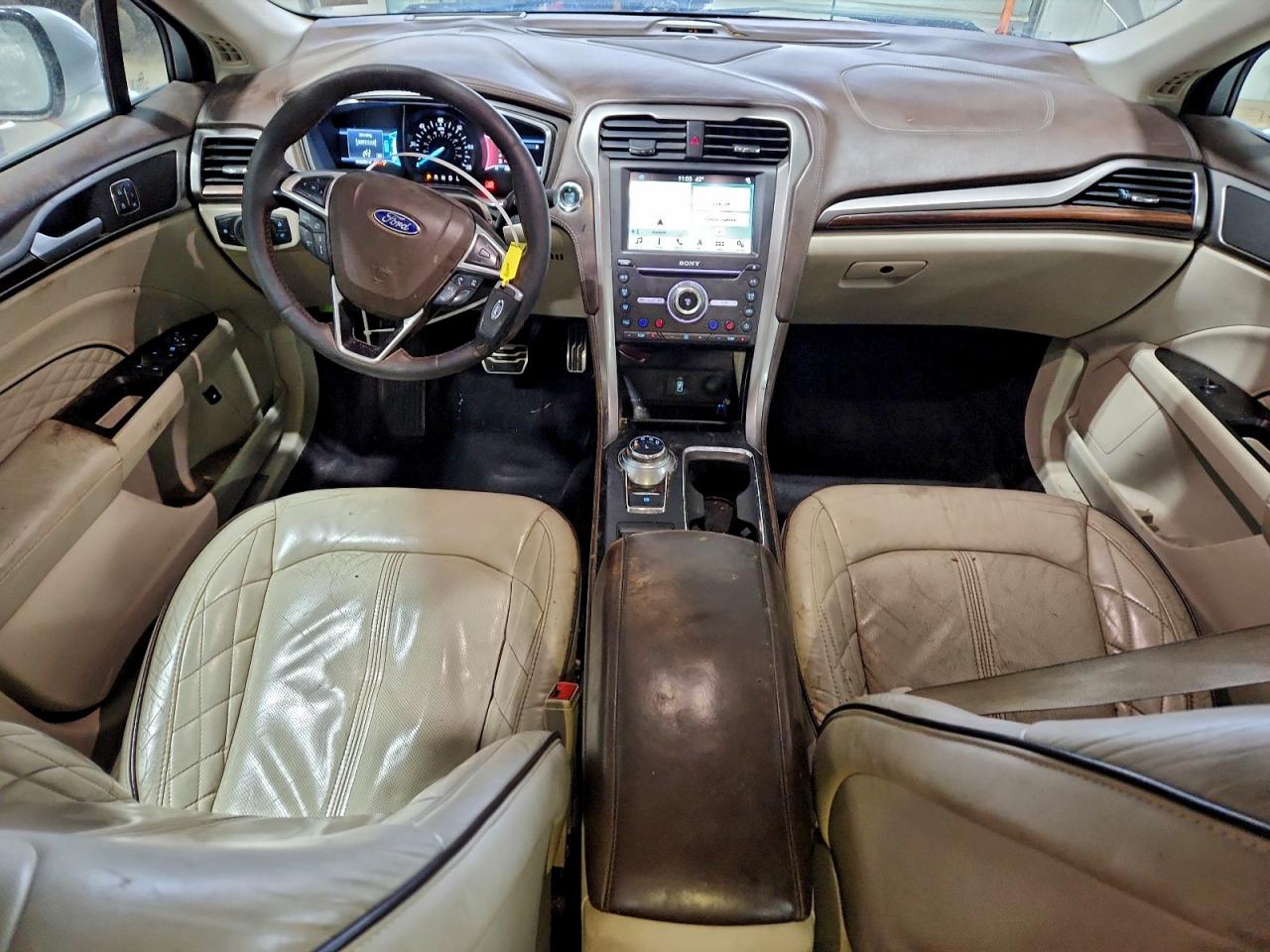 Ford Fusion Titanium Hev Image 10