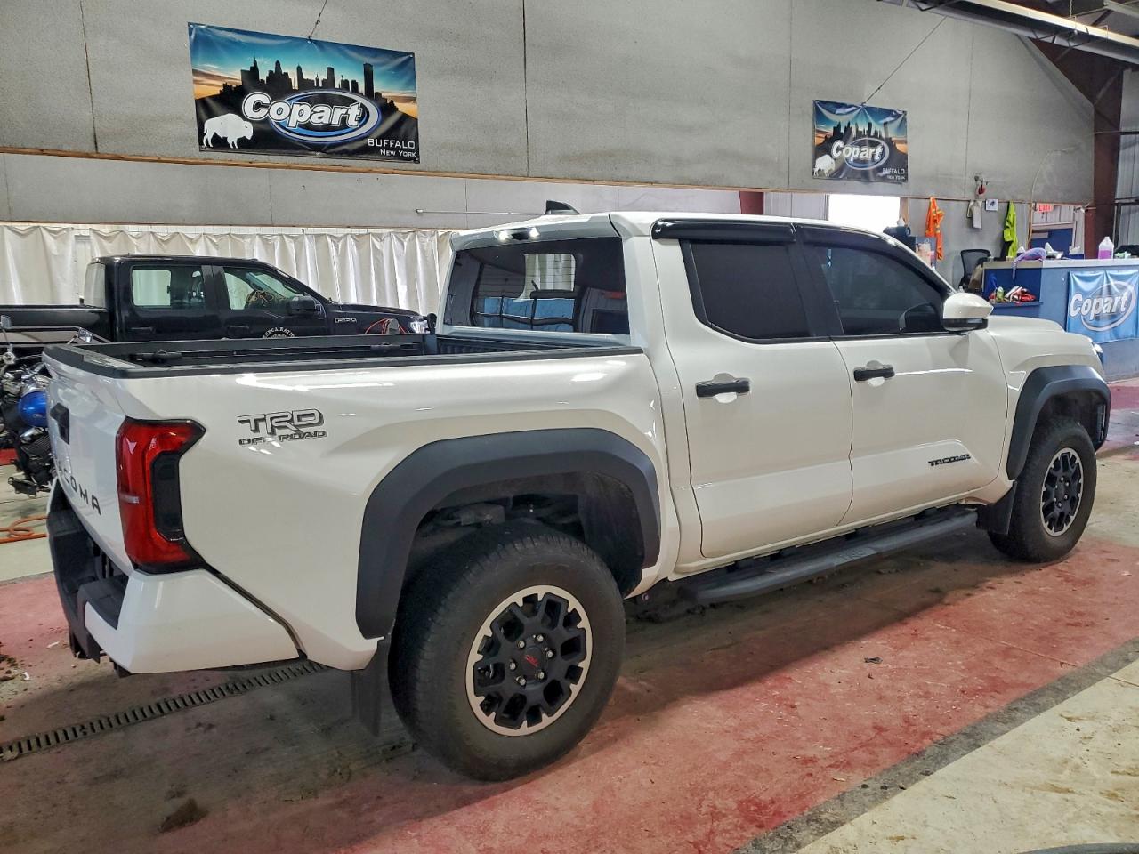 Toyota Tacoma Double Cab Image 4