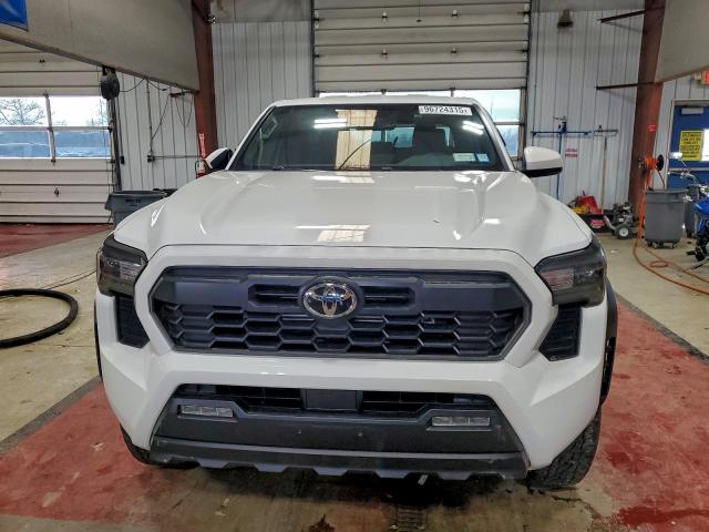 Toyota Tacoma Double Cab Image 3