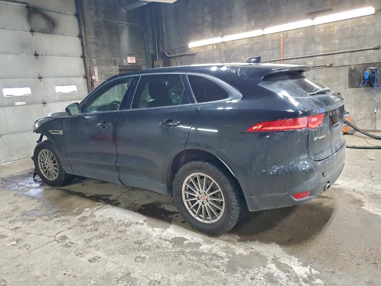 Jaguar F-PACE Image 7