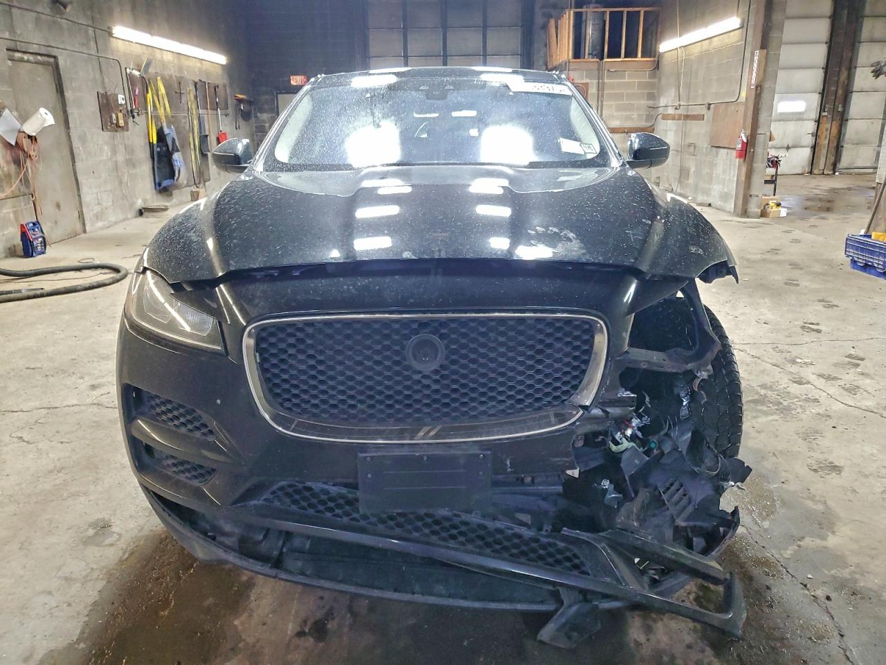 Jaguar F-PACE Image 3