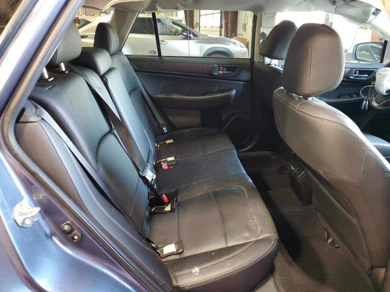 Subaru Outback 3.6r Limited Image 11