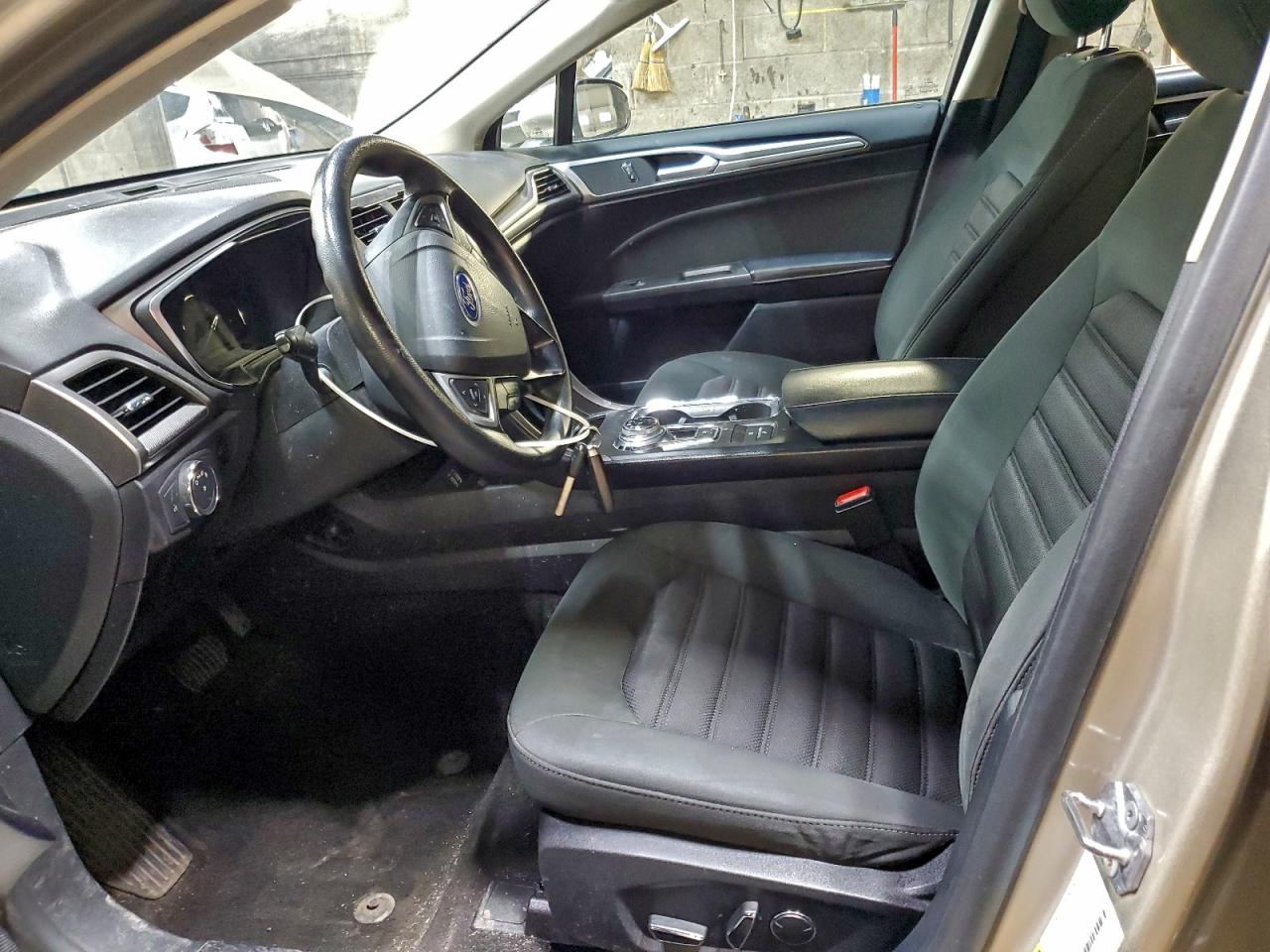 Ford Fusion Se Image 6